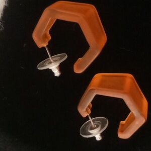 Geometric frosted orange Lucite hoop earrings. NWT